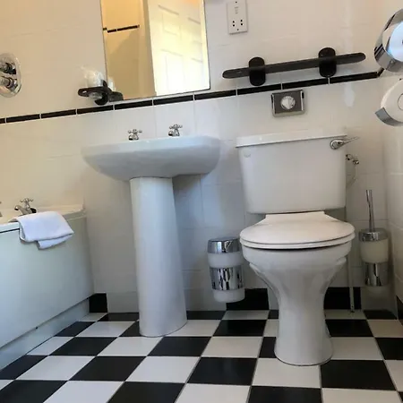 Amber Hill Bed and Breakfast 3*